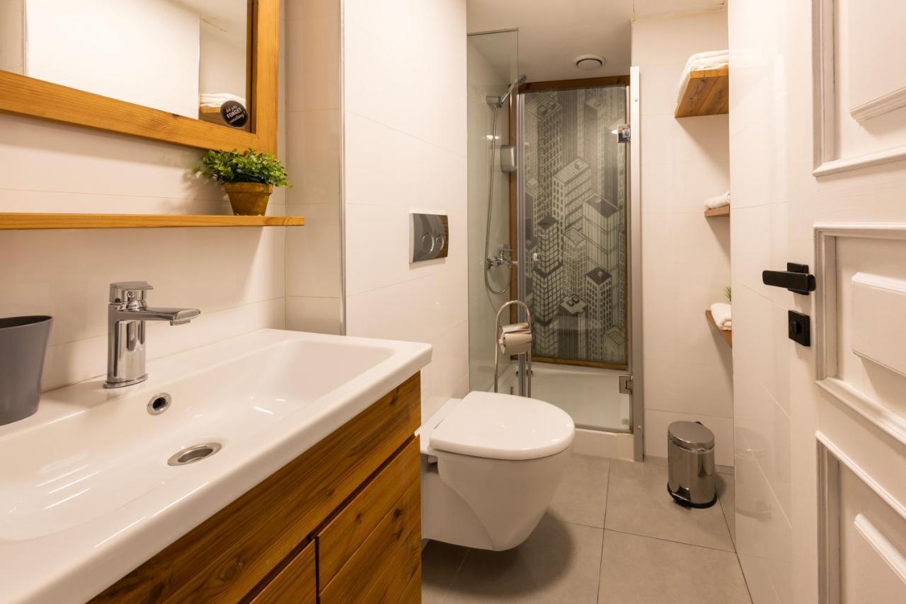 Bguest Pera Suites Istanbul Exterior photo